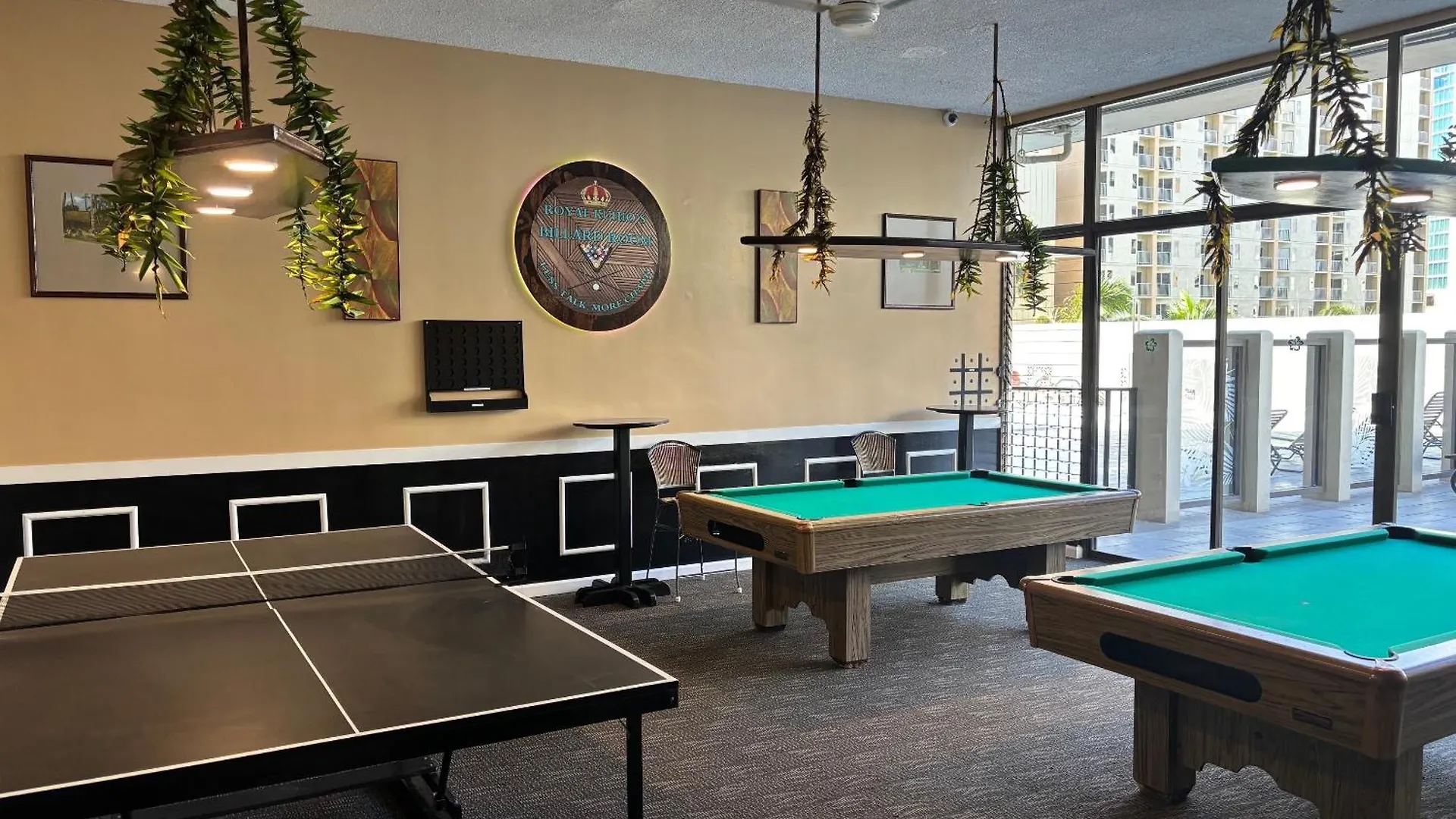 Royal Kuhio 1812 - 1Br With Partial Ocean View In The Heart Of Waikiki With Free Parking! Villa Honolulu Holiday home