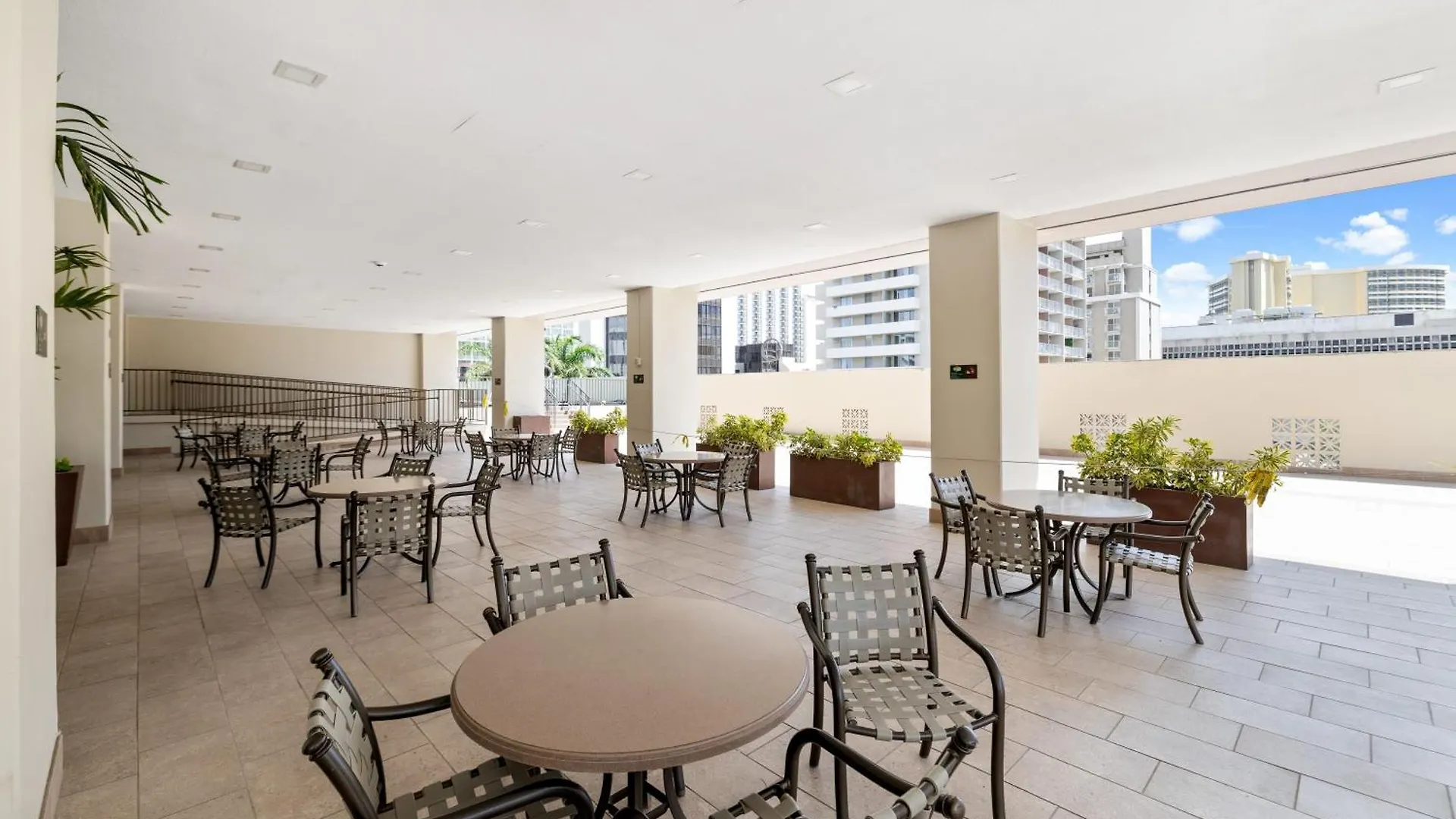 Royal Kuhio 1812 - 1Br With Partial Ocean View In The Heart Of Waikiki With Free Parking! Villa Honolulu Holiday home