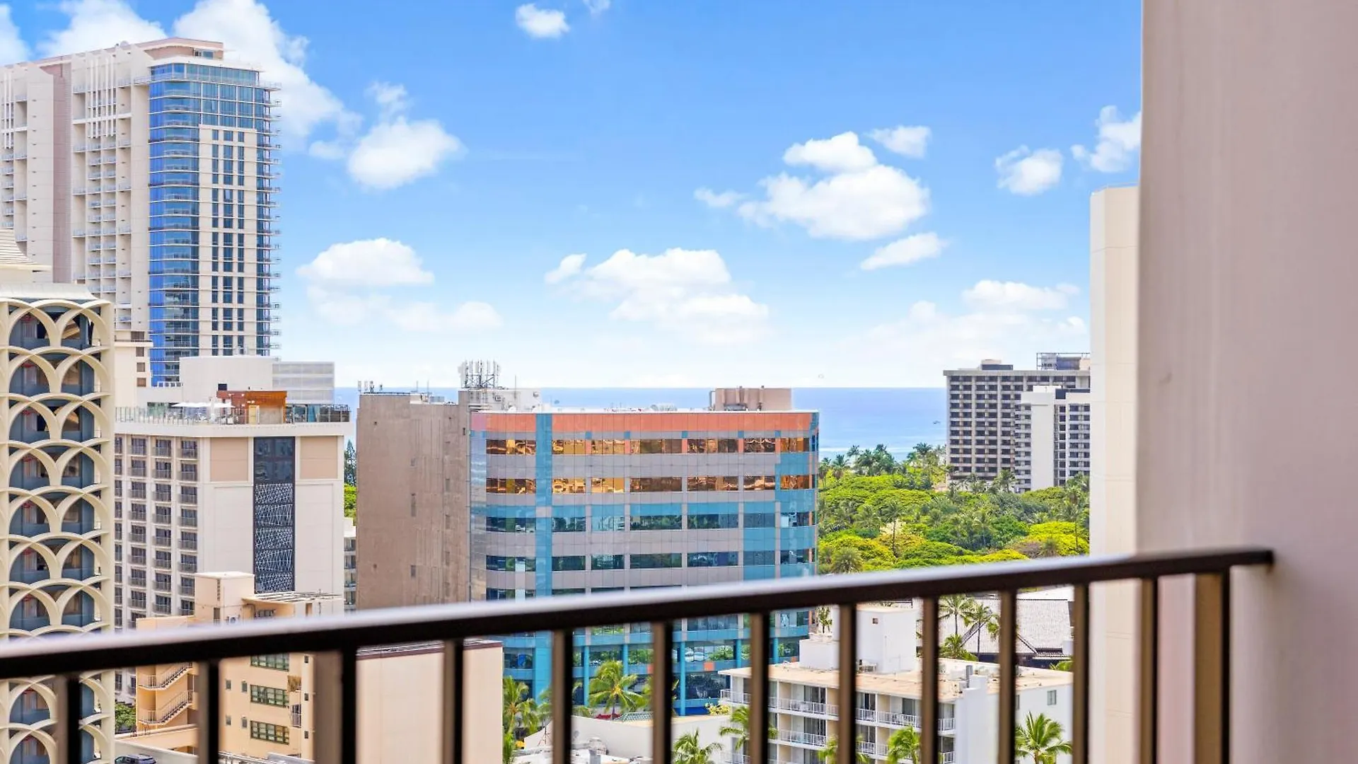 Royal Kuhio 1812 - 1Br With Partial Ocean View In The Heart Of Waikiki With Free Parking! Villa Honolulu United States